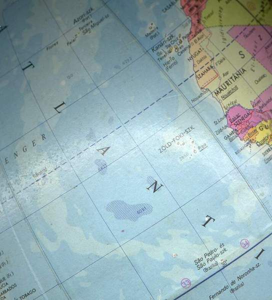 A Hold tkzsnek a nyoma az ATLANTI CEN fenekn